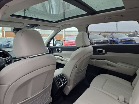 Certified 2025 Kia Sorento S w/ Panoramic Sunroof Package FWD image 32