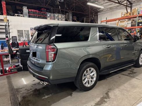 Used 2023 Chevrolet Suburban Premier image 9