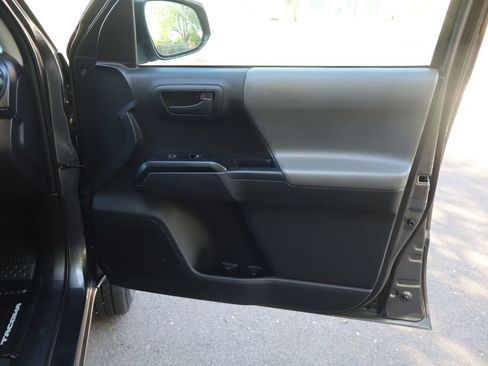 Used 2020 Toyota Tacoma SR image 27