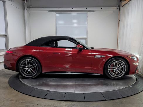 Used 2022 Mercedes-Benz SL 55 AMG 4MATIC w/ Driver Assistance Package image 9