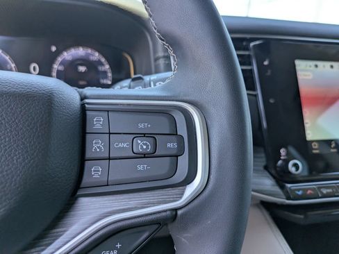 Used 2024 Jeep Wagoneer Series III AWD/4WD image 32