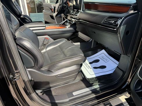 Used 2018 Lincoln Navigator Select w/ Cargo Package AWD/4WD image 18