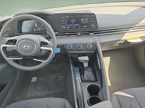 New 2026 Hyundai Elantra SE FWD image 18