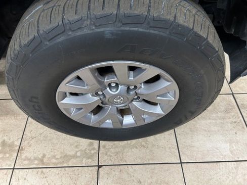 Used 2018 Toyota Tacoma SR5 image 17