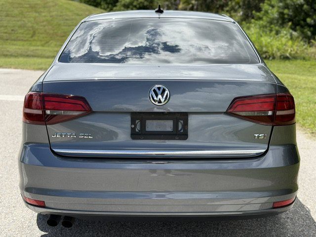 Used 2017 Volkswagen Jetta SEL FWD image 4