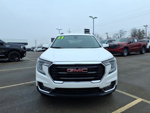 Certified 2022 GMC Terrain SLE w/ Driver Convenience Package image 2