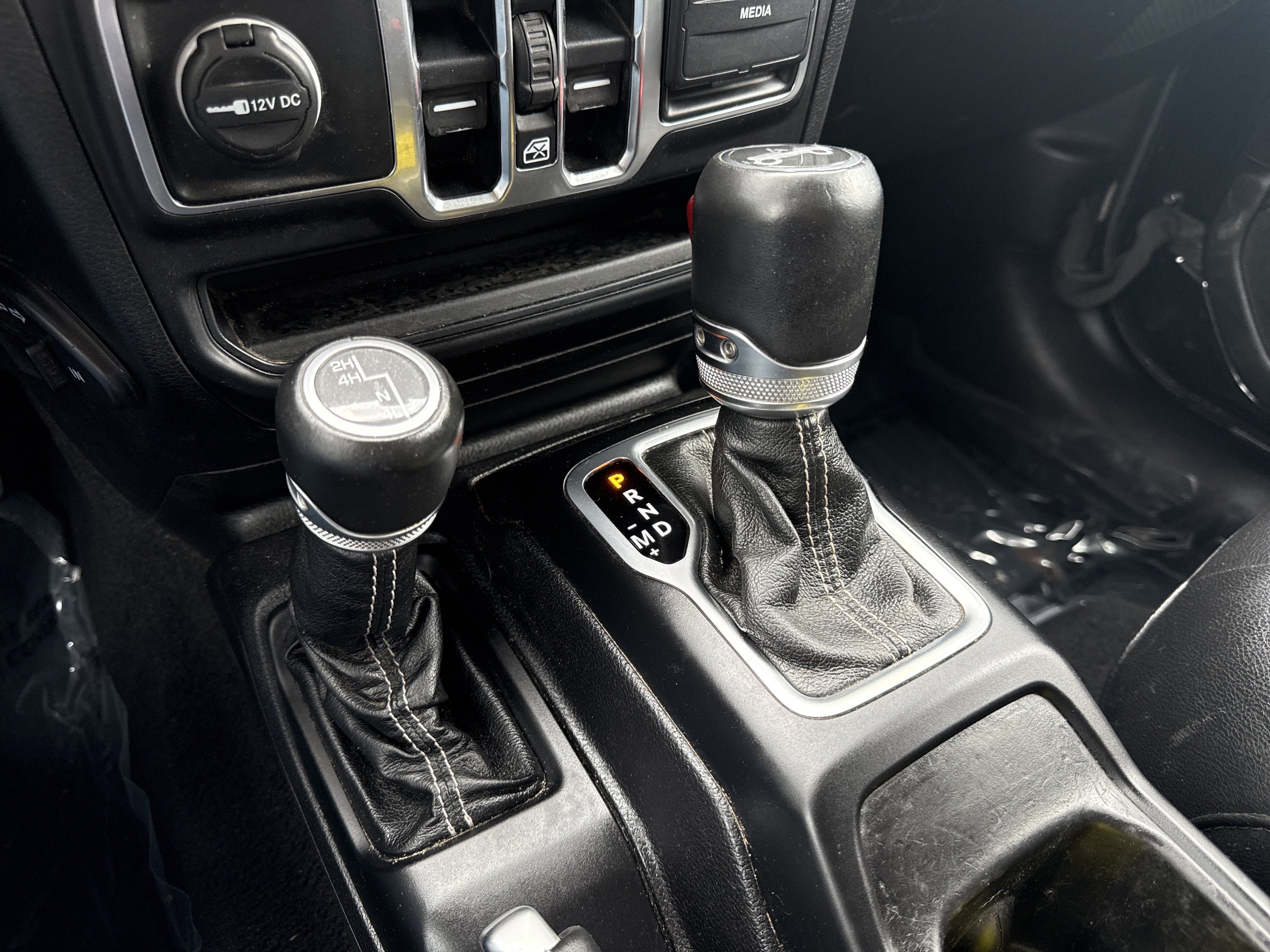 Used 2018 Jeep Wrangler Unlimited Sahara AWD/4WD image 19