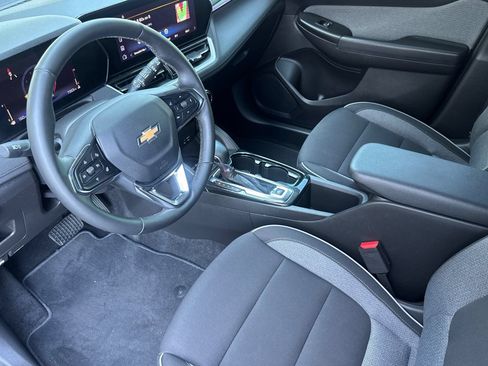 Used 2025 Chevrolet TrailBlazer LT w/ Convenience Package FWD image 11