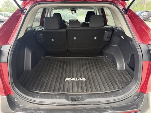 Used 2022 Toyota RAV4 LE AWD/4WD image 17