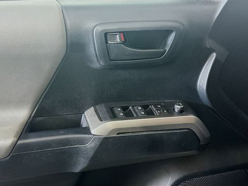 Used 2016 Toyota Tacoma SR5 w/ Towing Package image 15