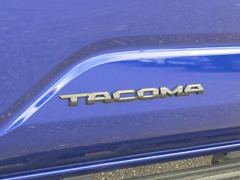 Certified 2025 Toyota Tacoma TRD Off-Road AWD/4WD image 12