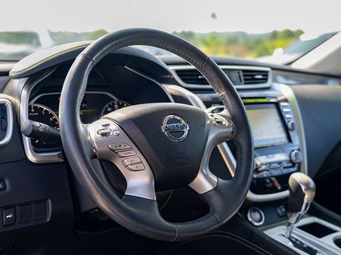 Used 2018 Nissan Murano SV image 13