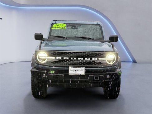 Used 2025 Ford Bronco Badlands image 8