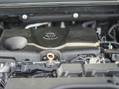 Used 2021 Toyota RAV4 XLE w/ Convenience Package image 30