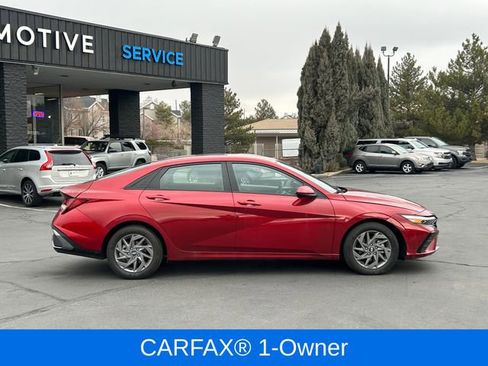 Used 2024 Hyundai Elantra SEL FWD image 2