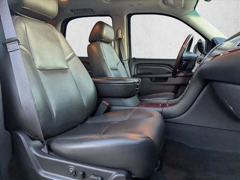 Used 2013 Cadillac Escalade Luxury image 26