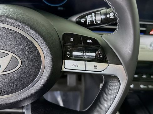 Certified 2025 Hyundai Elantra Limited FWD image 25