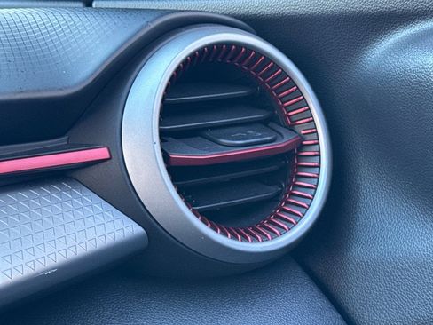 Used 2024 Chevrolet Trax RS image 29