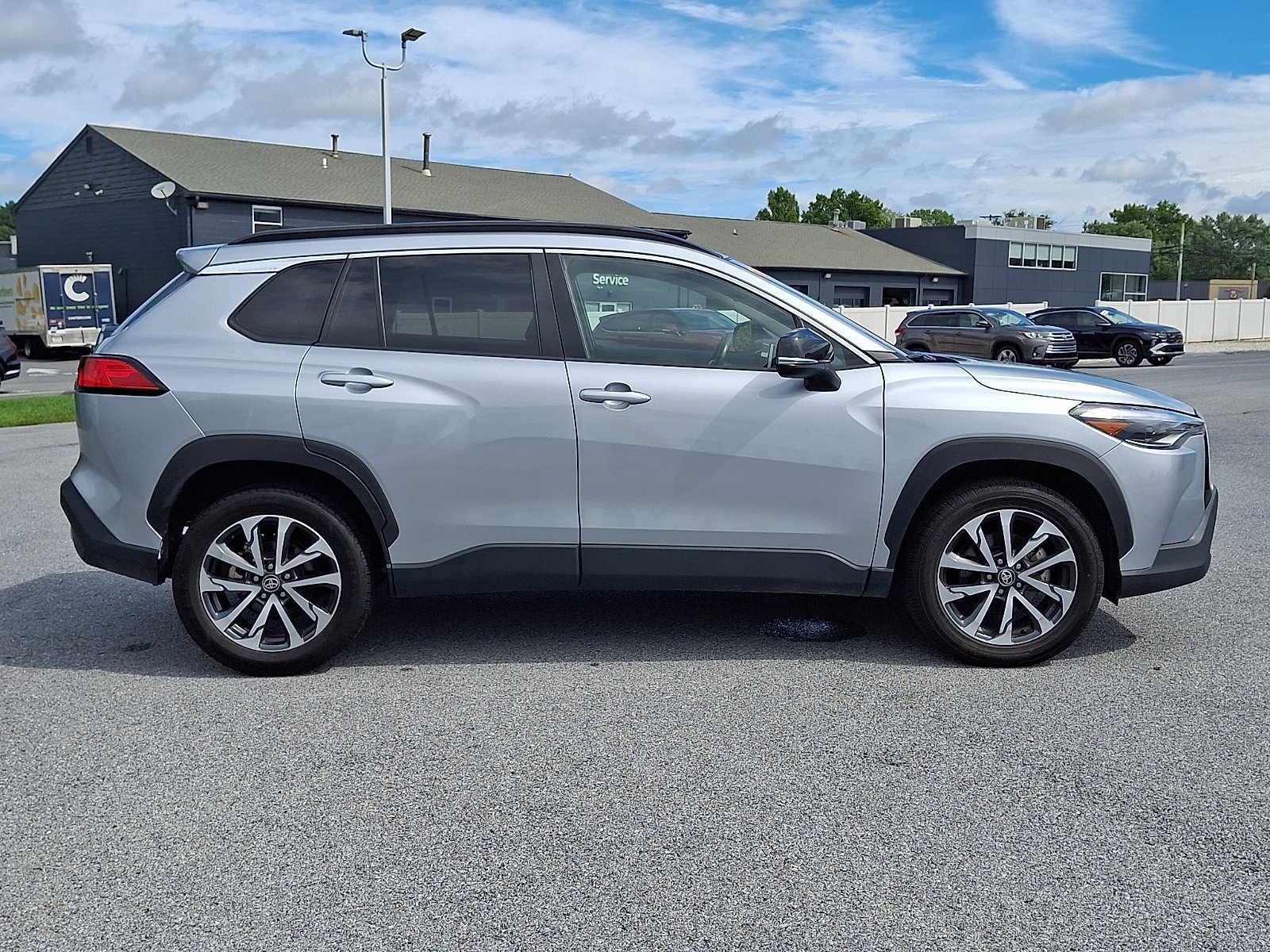 Used 2025 Toyota Corolla Cross XLE FWD image 8