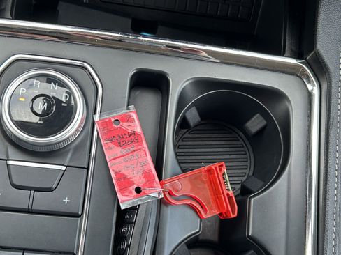 Used 2024 Ford Expedition Max XLT image 34