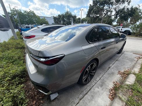 Used 2023 BMW 740i w/ Parking Assistance Package RWD image 3