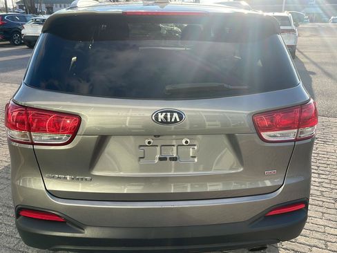 Used 2018 Kia Sorento LX image 5