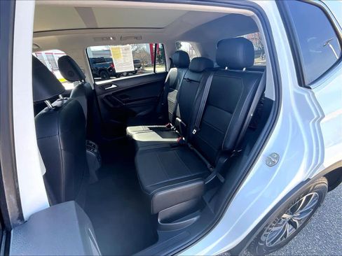 Used 2020 Volkswagen Tiguan SE image 15
