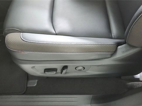 Used 2025 Nissan Pathfinder SL FWD image 18