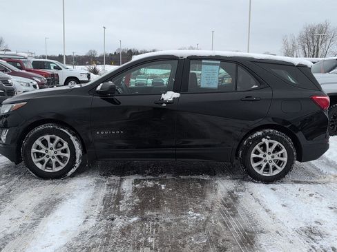 Used 2018 Chevrolet Equinox LS image 2