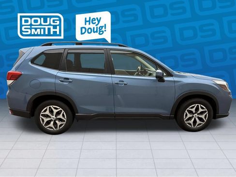 Used 2020 Subaru Forester Premium AWD/4WD image 5