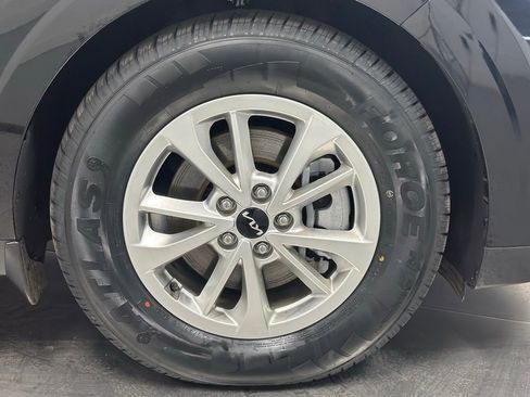 Used 2024 Kia Carnival LX image 26