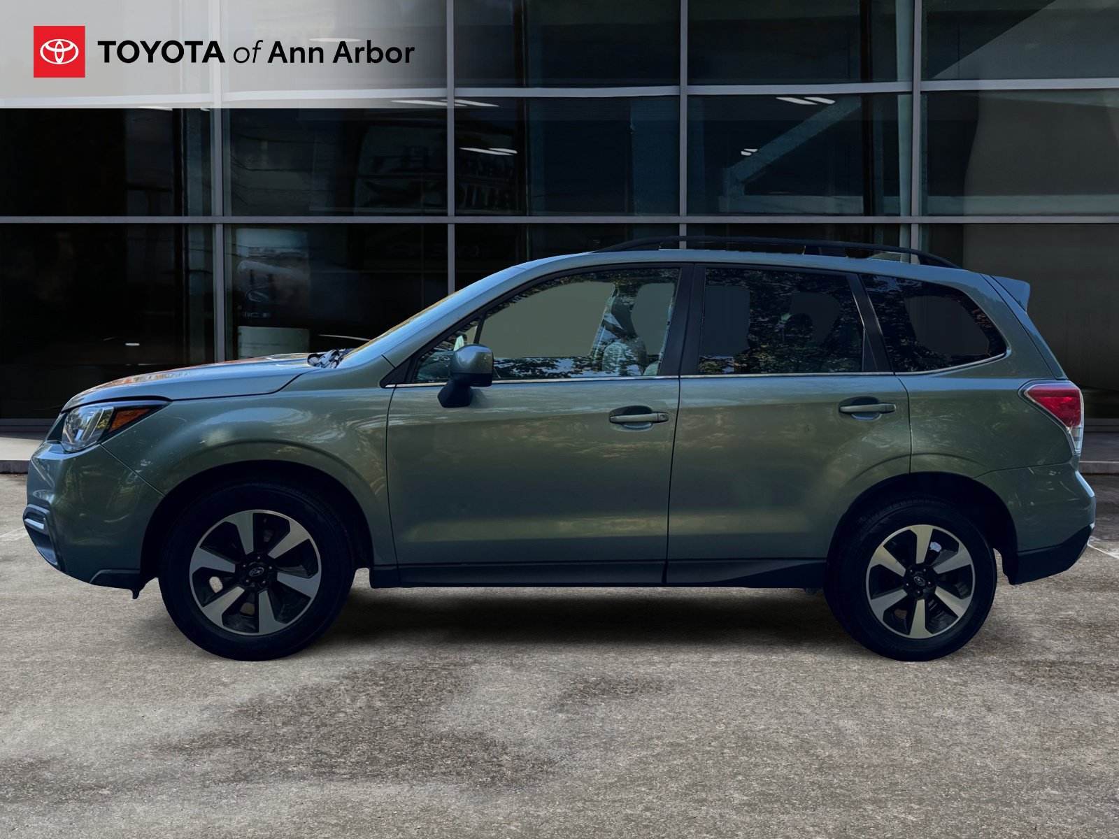 Used 2017 Subaru Forester 2.5i Limited AWD/4WD image 10