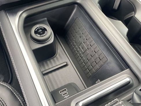 New 2025 Ford Expedition Max Platinum w/ Stealth Appearance Package image 17