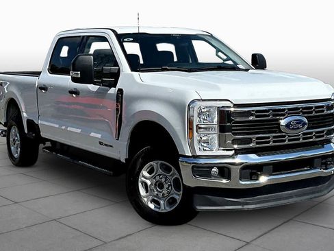 Used 2025 Ford F250 XLT AWD/4WD image 3