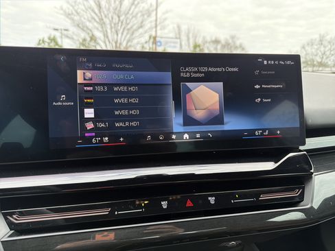 Certified 2025 BMW 530i w/ Premium Package image 5