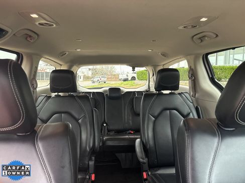 Used 2024 Chrysler Pacifica Touring-L FWD image 28