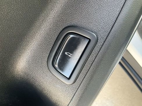 Used 2024 GMC Acadia Elevation image 6