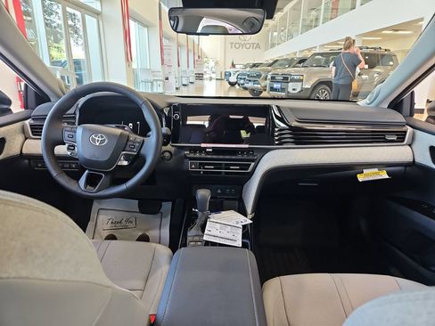 New 2026 Toyota Camry Hybrid AWD/4WD image 4