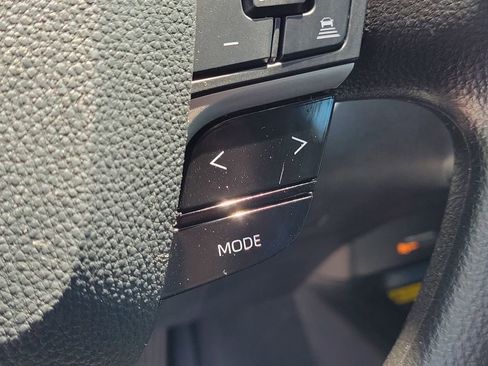 Used 2025 Toyota Camry LE image 31