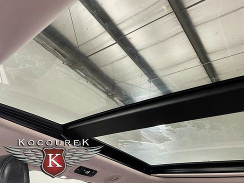 Used 2023 Chrysler Pacifica Limited FWD image 19