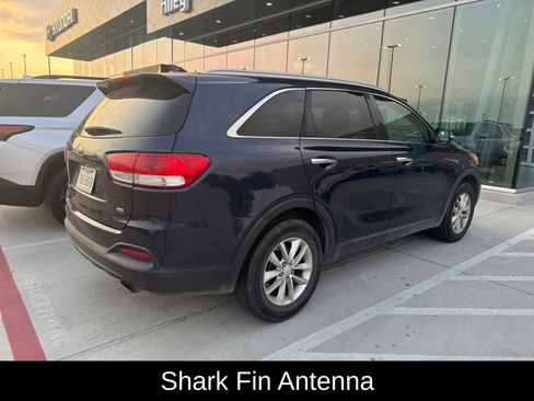 Used 2017 Kia Sorento FWD w/ LX Convenience Package image 5