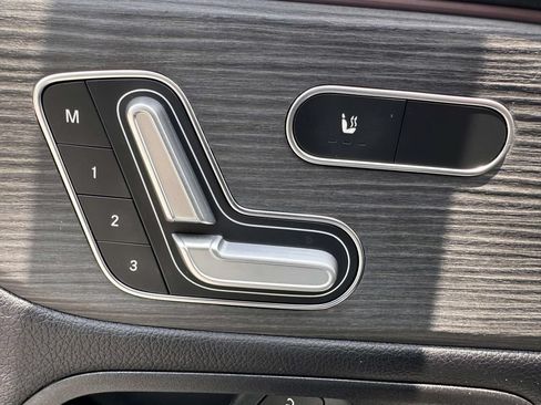 Used 2023 Mercedes-Benz GLB 250 4MATIC image 10