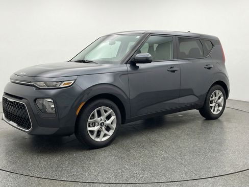Used 2025 Kia Soul LX w/ LX Technology Package FWD image 3