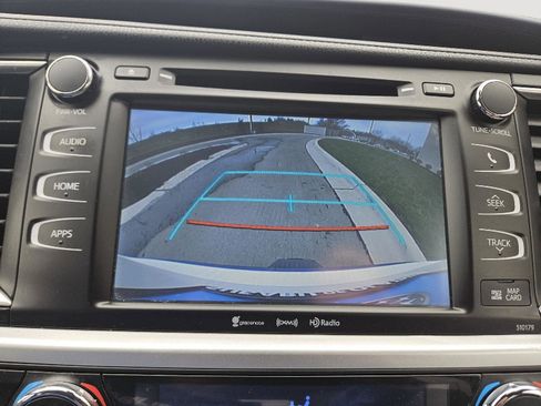 Used 2018 Toyota Highlander XLE image 18