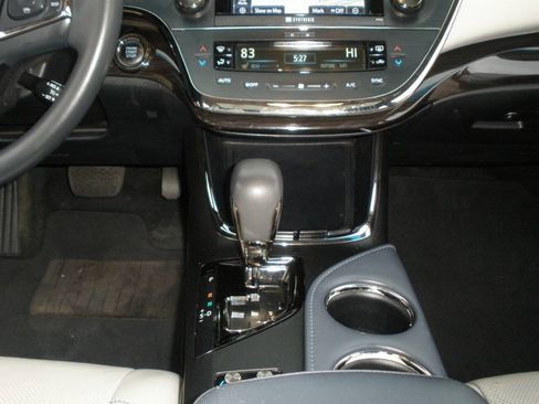 Used 2013 Toyota Avalon Limited image 33