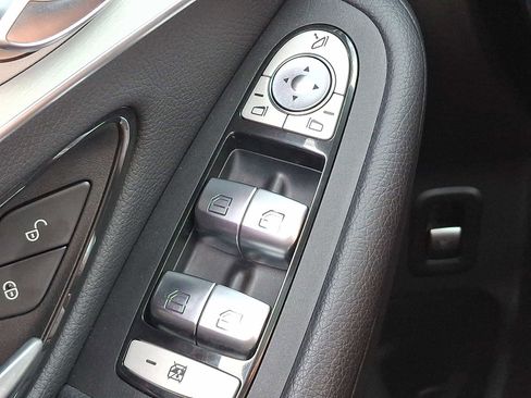 Used 2022 Mercedes-Benz GLC 300 4MATIC image 23