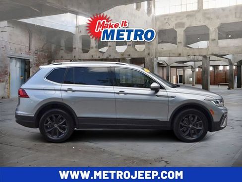 Used 2024 Volkswagen Tiguan SE AWD/4WD image 1
