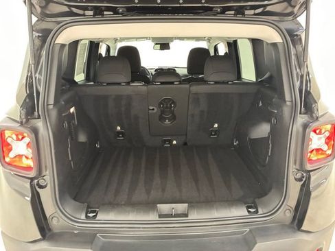 Used 2022 Jeep Renegade Latitude w/ Convenience Group image 17