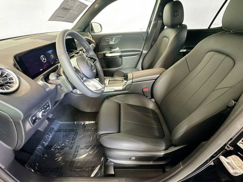 New 2025 Mercedes-Benz GLB 250 4MATIC image 18