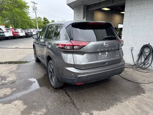 Used 2024 Nissan Rogue SV AWD/4WD image 4